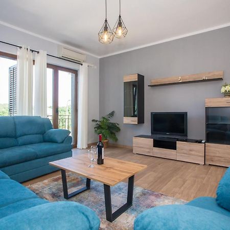 Apartment Anna Porec Bagian luar foto