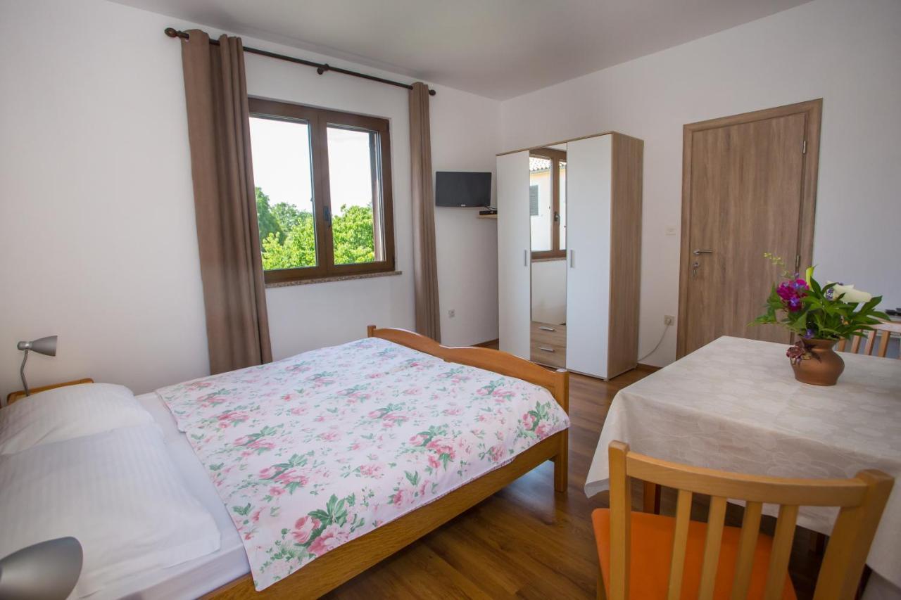 Apartment Anna Porec Bagian luar foto
