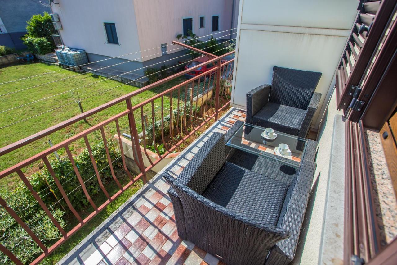 Apartment Anna Porec Bagian luar foto