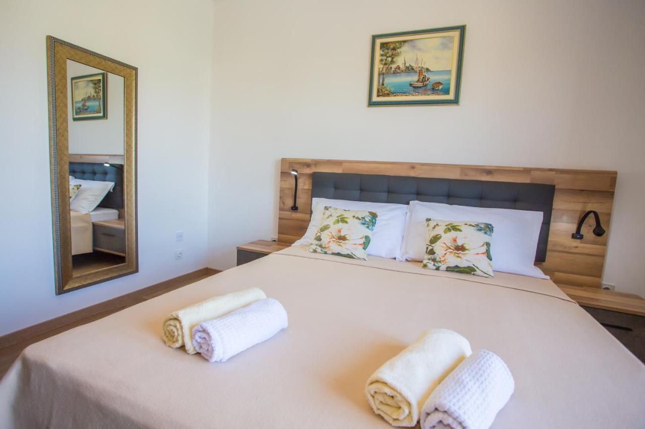 Apartment Anna Porec Bagian luar foto