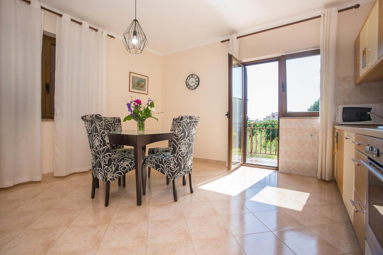 Apartment Anna Porec Bagian luar foto