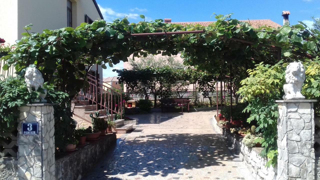 Apartment Anna Porec Bagian luar foto